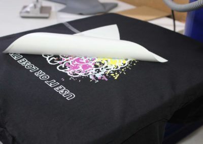 T-Shirt mit Muster eines digitalen Transferdrucks